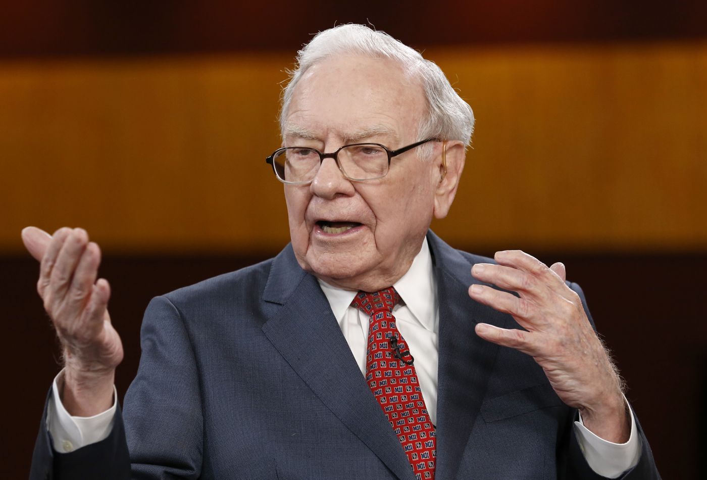 Tỷ ph&amp;uacute; Warren Buffett