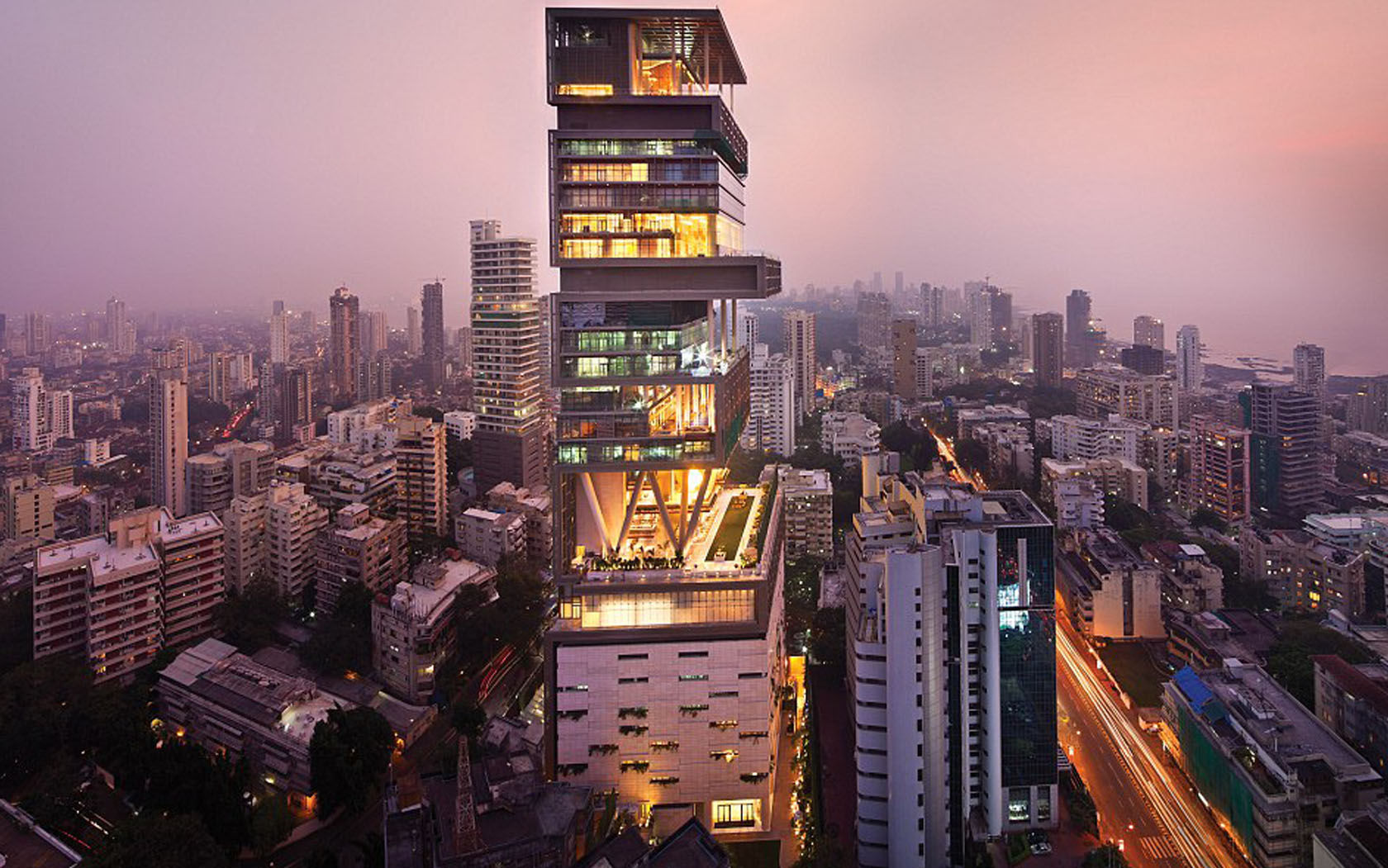 Antilia c&amp;oacute; kiến tr&amp;uacute;c độc đ&amp;aacute;o, được tạo h&amp;igrave;nh theo đường n&amp;eacute;t của hoa sen v&amp;agrave; mặt trời.
