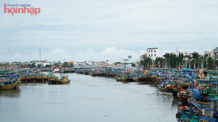 T&amp;agrave;u thuyền neo đậu tại B&amp;igrave;nh Thuận