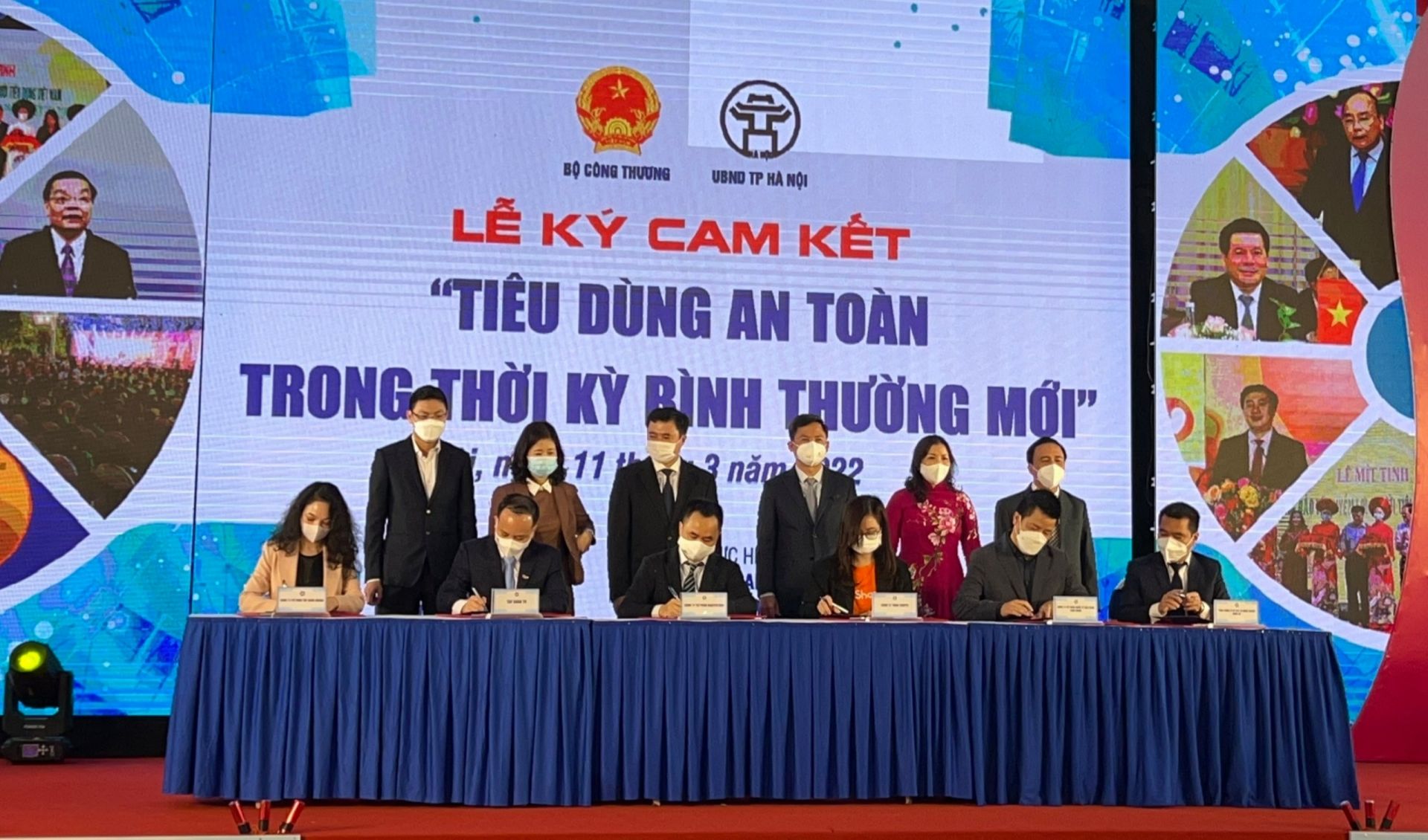 Đại diện Tập đo&amp;agrave;n Masan v&amp;agrave; một số doanh nghiệp k&amp;yacute; Bản cam kết &amp;ldquo;Ti&amp;ecirc;u d&amp;ugrave;ng an to&amp;agrave;n trong thời kỳ b&amp;igrave;nh thường mới&amp;rdquo;
