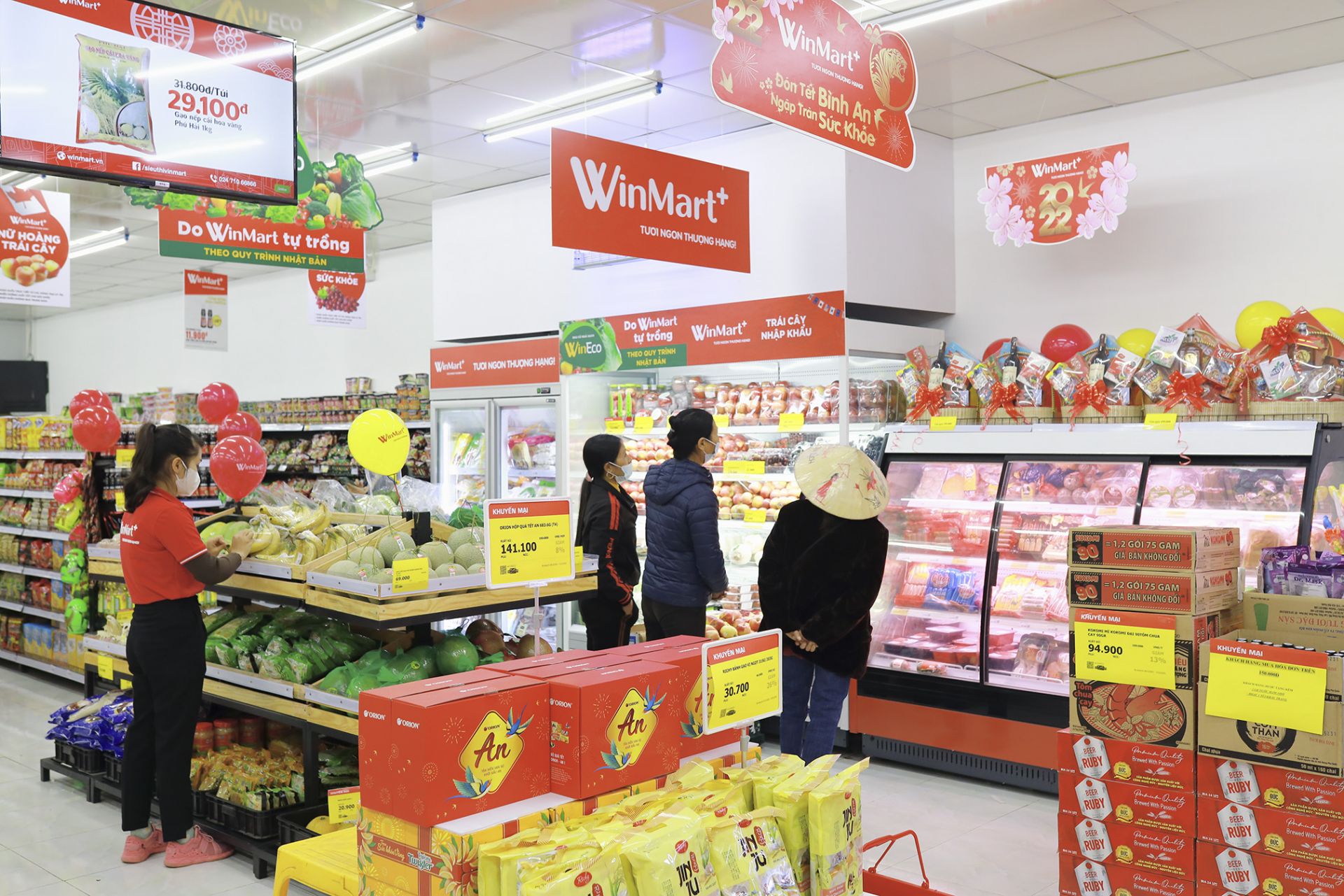 Tỷ lệ h&amp;agrave;ng Việt tại WinMart/WinMart+ lu&amp;ocirc;n đạt tr&amp;ecirc;n 90%, trong đ&amp;oacute; doanh thu từ c&amp;aacute;c mặt h&amp;agrave;ng n&amp;ocirc;ng sản chiếm tr&amp;ecirc;n 30%