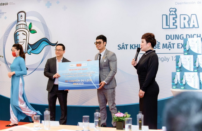 Ông Nguyễn Thanh Sơn - Tổng Giám đốc Công ty Cổ phần Hợp tác Quốc tế Inteco đã trao chứng nhận thưởng Đại lý/ CTV xuất sắc năm 2022 Ông Nguyễn Thanh Sơn - Tổng Giám đốc Công ty Cổ phần Hợp tác Quốc tế Inteco đã trao chứng nhận thưởng Đại lý/ CTV xuất sắc năm 2022