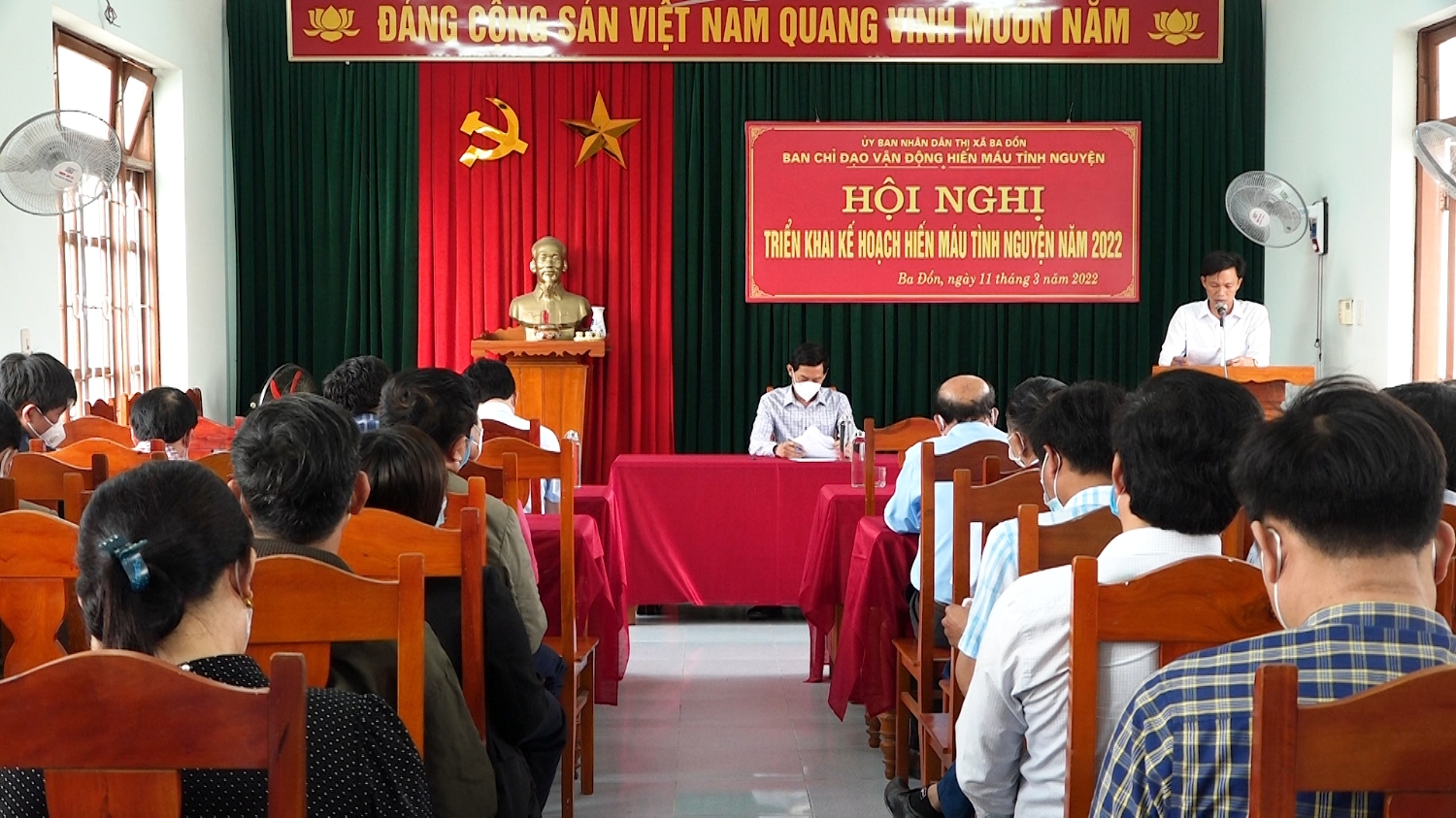 To&amp;agrave;n cảnh hội nghị.