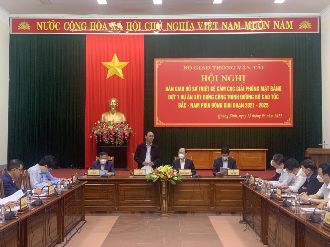 Thứ trưởng Bộ Giao th&amp;ocirc;ng vận tải L&amp;ecirc; Đ&amp;igrave;nh Thọ ph&amp;aacute;t biểu tại hội nghị