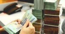 Lượng tiền gửi ngân hàng của người dân ít hơn so với nhóm khách hàng doanh nghiệp
