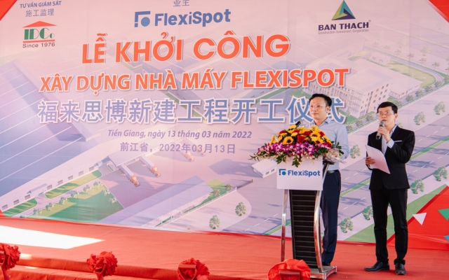 &amp;Ocirc;ng Nguyễn Văn Th&amp;agrave;nh &amp;ndash; Chủ tịch HĐQT ki&amp;ecirc;m Tổng Gi&amp;aacute;m đốc C&amp;ocirc;ng ty B&amp;agrave;n Thạch ph&amp;aacute;t biểu tại lễ khởi c&amp;ocirc;ng x&amp;acirc;y dựng nh&amp;agrave; m&amp;aacute;y Flexispot.