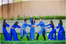 NTK Việt Hùng chung tay “tô vẽ” áo dài thanh xuân ở tỉnh biên giới