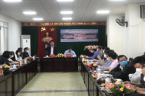 L&amp;atilde;nh đạo TP sầm Sơn tổ chức họp b&amp;aacute;o th&amp;ocirc;ng tin về kế hoach tổ chức h&amp;egrave; Sầm Sơn 2022