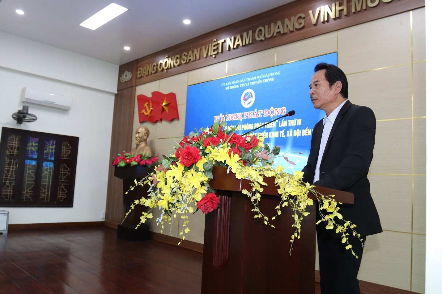 &amp;Ocirc;ng Nguyễn Anh T&amp;uacute;, Ph&amp;oacute; Chủ tịch thường trực Hội Nh&amp;agrave; b&amp;aacute;o th&amp;agrave;nh phố ph&amp;aacute;t biểu tại Hội nghị