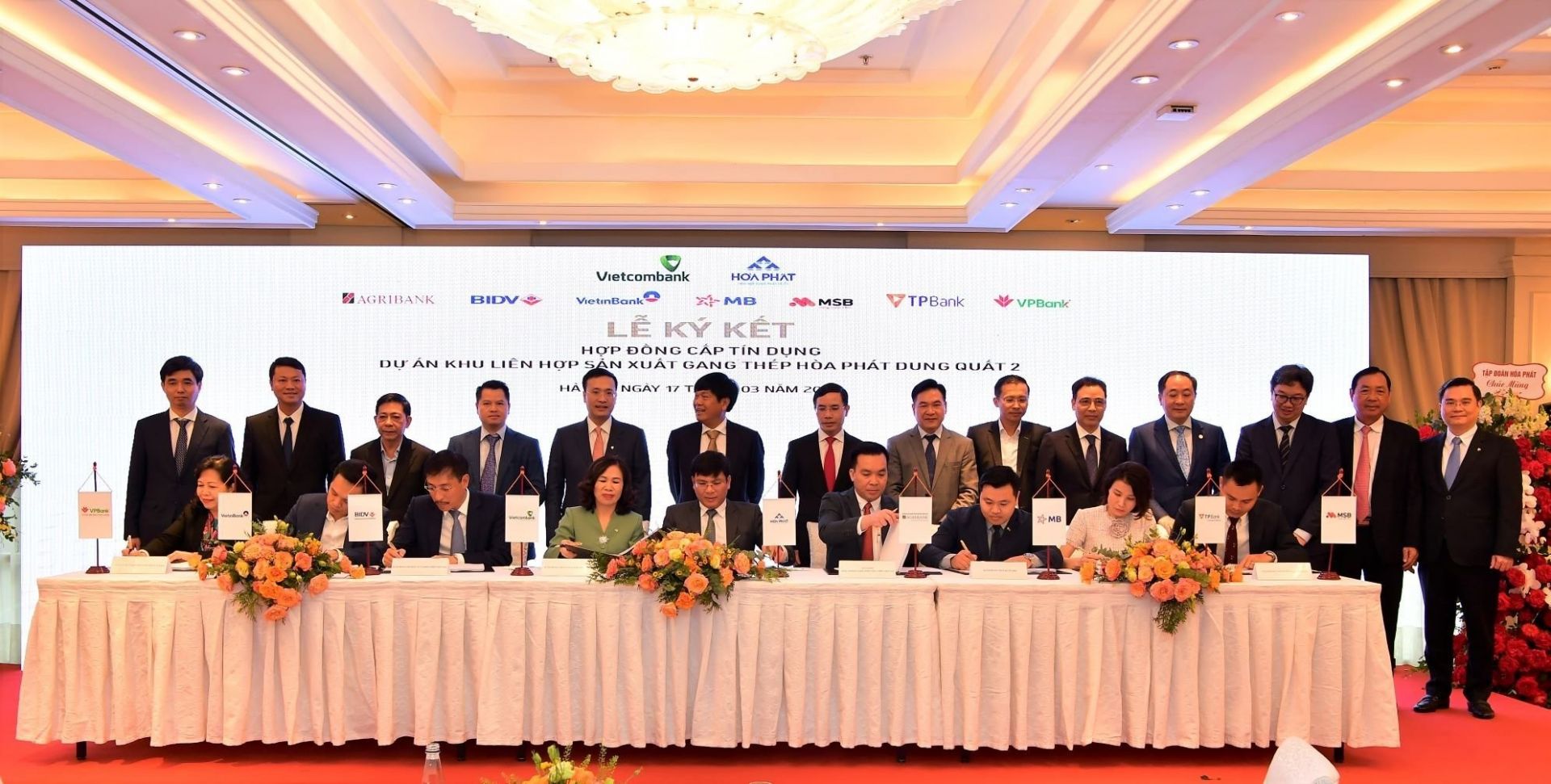 Lễ k&amp;yacute; kết hợp đồng t&amp;iacute;n dụng giữa C&amp;ocirc;ng ty CP Th&amp;eacute;p H&amp;ograve;a Ph&amp;aacute;t Dung Quất v&amp;agrave; 8 ng&amp;acirc;n h&amp;agrave;ng lớn của Việt Nam thực hiện dự &amp;aacute;n Khu li&amp;ecirc;n hợp sản xuất gang th&amp;eacute;p H&amp;ograve;a Ph&amp;aacute;t Dung Quất 2 (Dung Quất 2)