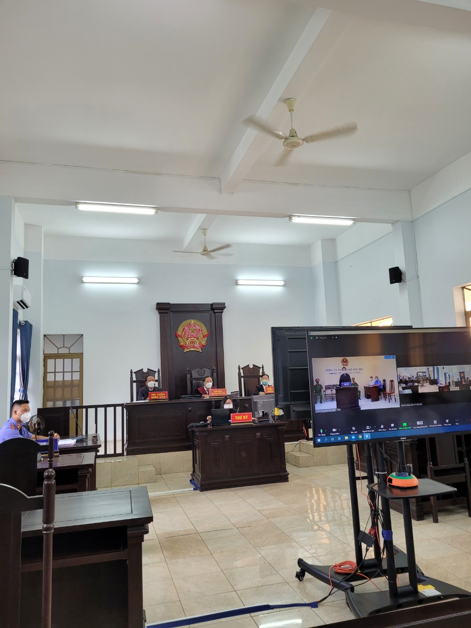 H&amp;igrave;nh ảnh buổi x&amp;eacute;t xử trực tuyến đầu ti&amp;ecirc;n tại Tp. Hồ Ch&amp;iacute; Minh (ảnh:pv)