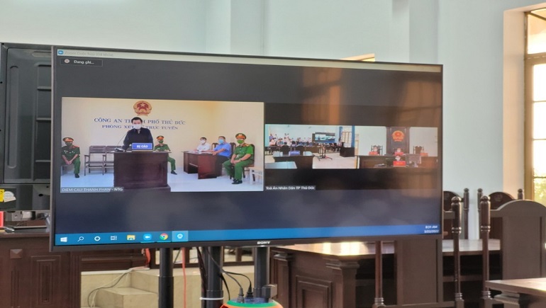 H&amp;igrave;nh ảnh bị c&amp;aacute;o Ph&amp;ugrave;ng L&amp;ecirc; Ph&amp;aacute;t tại ph&amp;ograve;ng x&amp;eacute;t xử c&amp;ocirc;ng an Th&amp;agrave;nh phố Thủ Đức. (ảnh: pv)