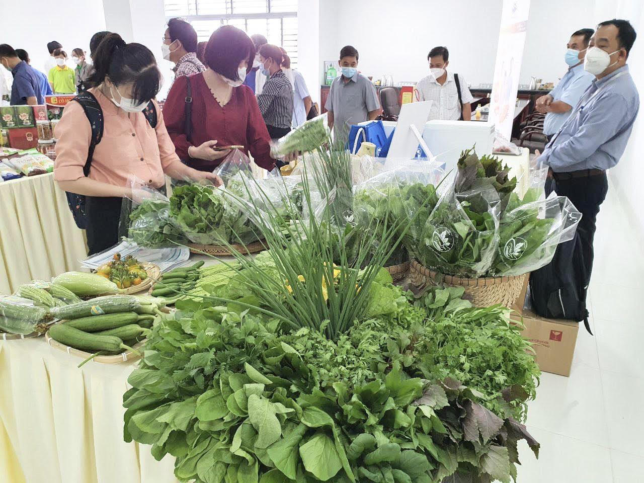 Nhu cầu của người ti&amp;ecirc;u d&amp;ugrave;ng về thực phẩm sạch, về rau củ quả - tr&amp;aacute;i c&amp;acirc;y cũng như thủy hải sản, h&amp;agrave;ng h&amp;oacute;a nội địa đang tăng trưởng rất mạnh.