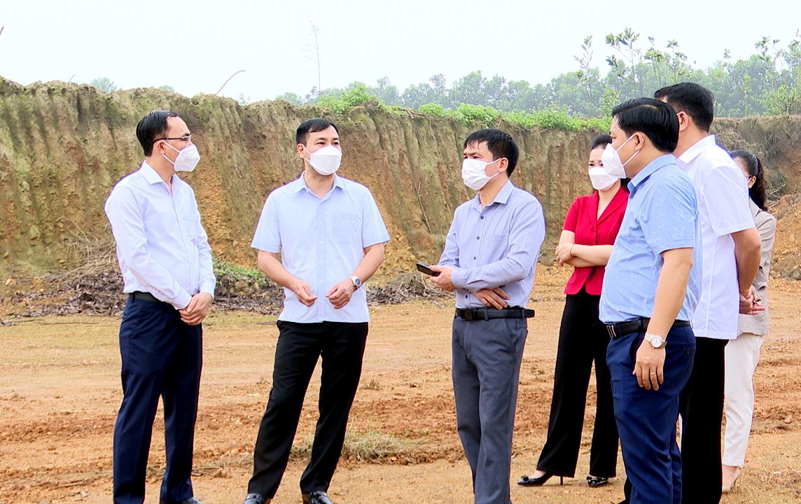 Đo&amp;agrave;n c&amp;ocirc;ng t&amp;aacute;c của tỉnh Ph&amp;uacute; Thọ khảo s&amp;aacute;t thực tế tại CCN L&amp;agrave;ng nghề ph&amp;iacute;a Nam huyện Thanh Ba