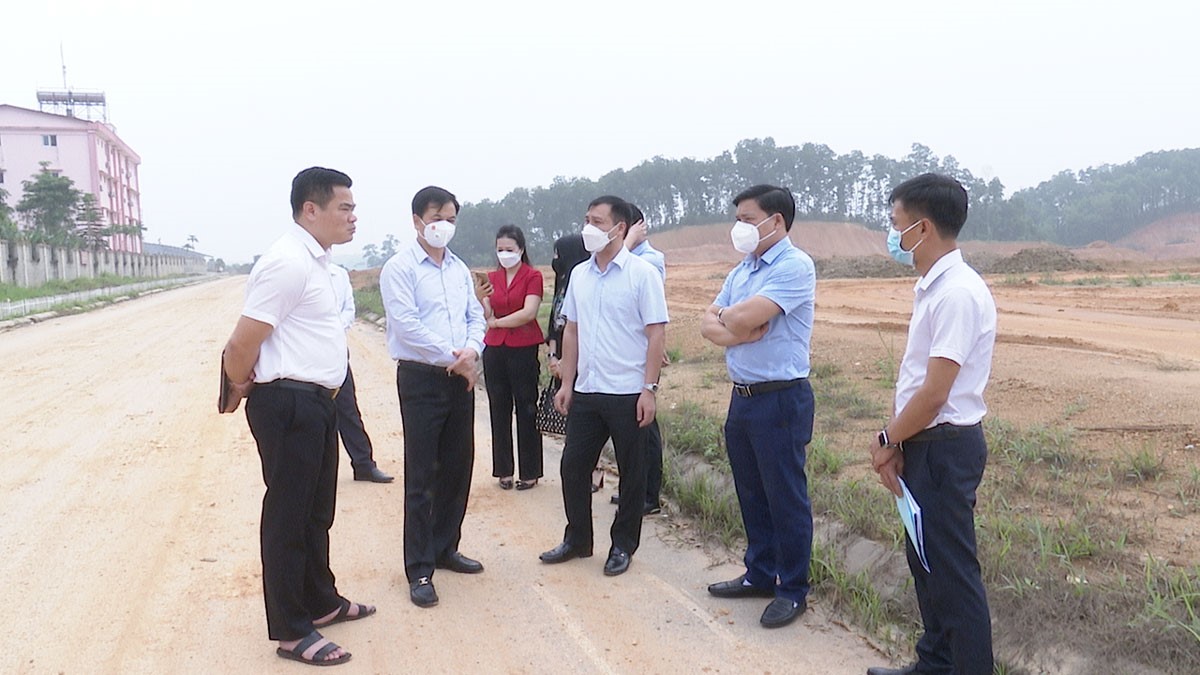 Đo&amp;agrave;n c&amp;ocirc;ng t&amp;aacute;c của tỉnh Ph&amp;uacute; Thọ kiểm tra thực tế tại CCN L&amp;agrave;ng nghề S&amp;oacute;c Đăng, huyện Đoan H&amp;ugrave;ng