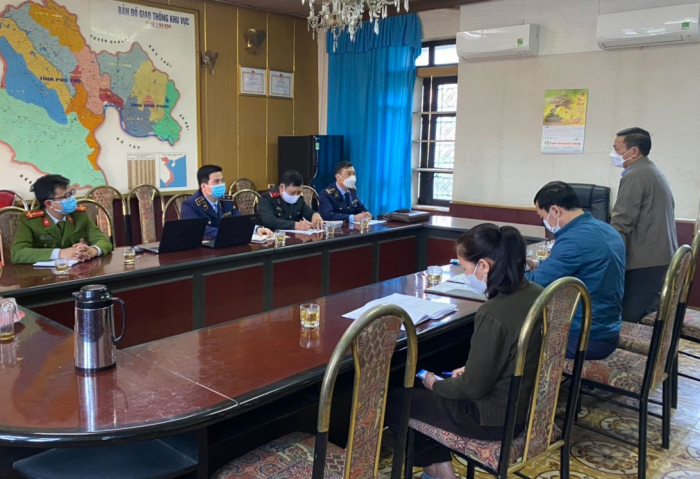 Đo&amp;agrave;n kiểm tra li&amp;ecirc;n ng&amp;agrave;nh Ban Chỉ đạo 389 tỉnh Ph&amp;uacute; Thọ tổ chức k&amp;yacute; cam kết thực hiện hoạt động kinh doanh xăng dầu tại C&amp;ocirc;ng ty cổ phần Vận tải &amp;ocirc; t&amp;ocirc; Ph&amp;uacute; Thọ ở phường V&amp;acirc;n Cơ (th&amp;agrave;nh phố Việt Tr&amp;igrave;)