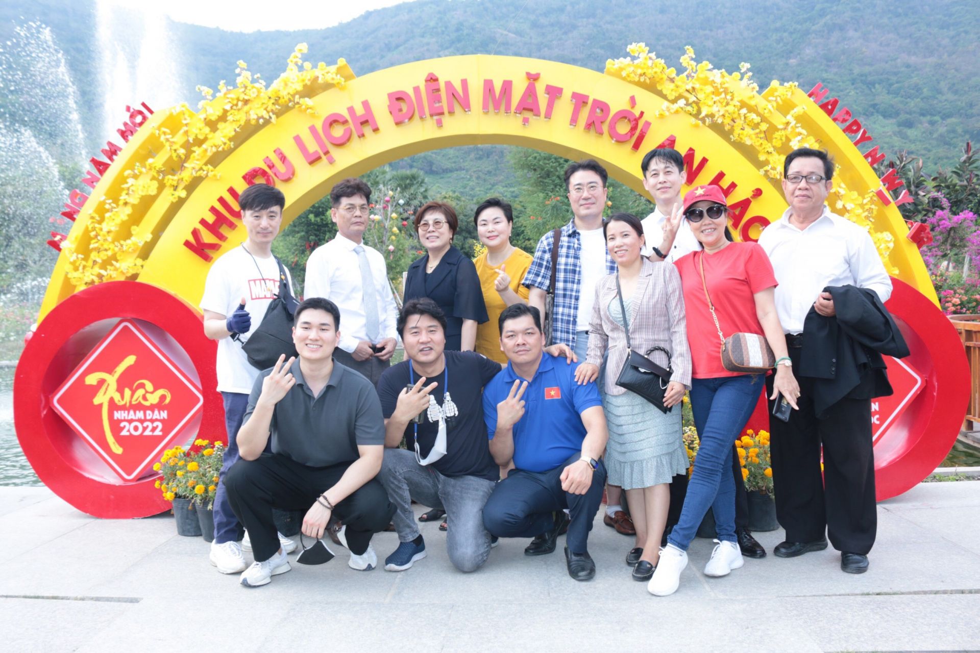 Đo&amp;agrave;n Doanh nghiệp H&amp;agrave;n Quốc thăm Thảo nguy&amp;ecirc;n năng lượng mặt trời An Hảo.