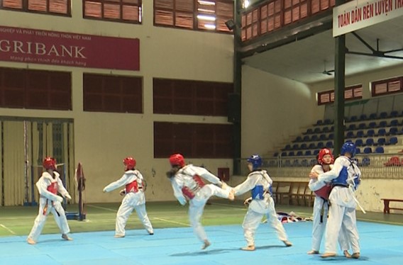 C&amp;aacute;c VĐV Taekwondo Trường Năng khiếu, Huấn luyện v&amp;agrave; Thi đấu TDTT tỉnh H&amp;ograve;a B&amp;igrave;nh t&amp;iacute;ch cực tập luyện, sẵn s&amp;agrave;ng thi đấu.