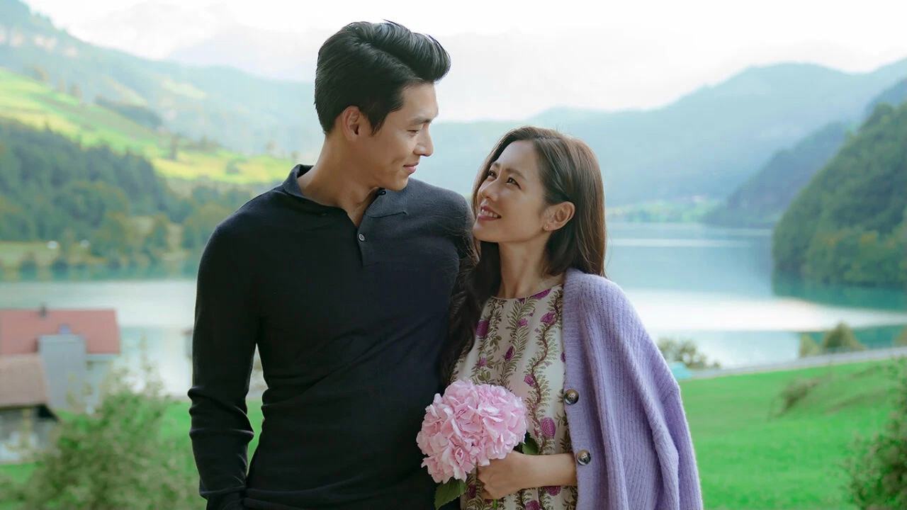 Đ&amp;aacute;m cưới của Hyun Bin v&amp;agrave; Son Ye Jin được tổ chức ri&amp;ecirc;ng tư, chỉ mời người quen của hai b&amp;ecirc;n gia đ&amp;igrave;nh do t&amp;igrave;nh h&amp;igrave;nh dịch bệnh vẫn phức tạp. (Ảnh: tvN)