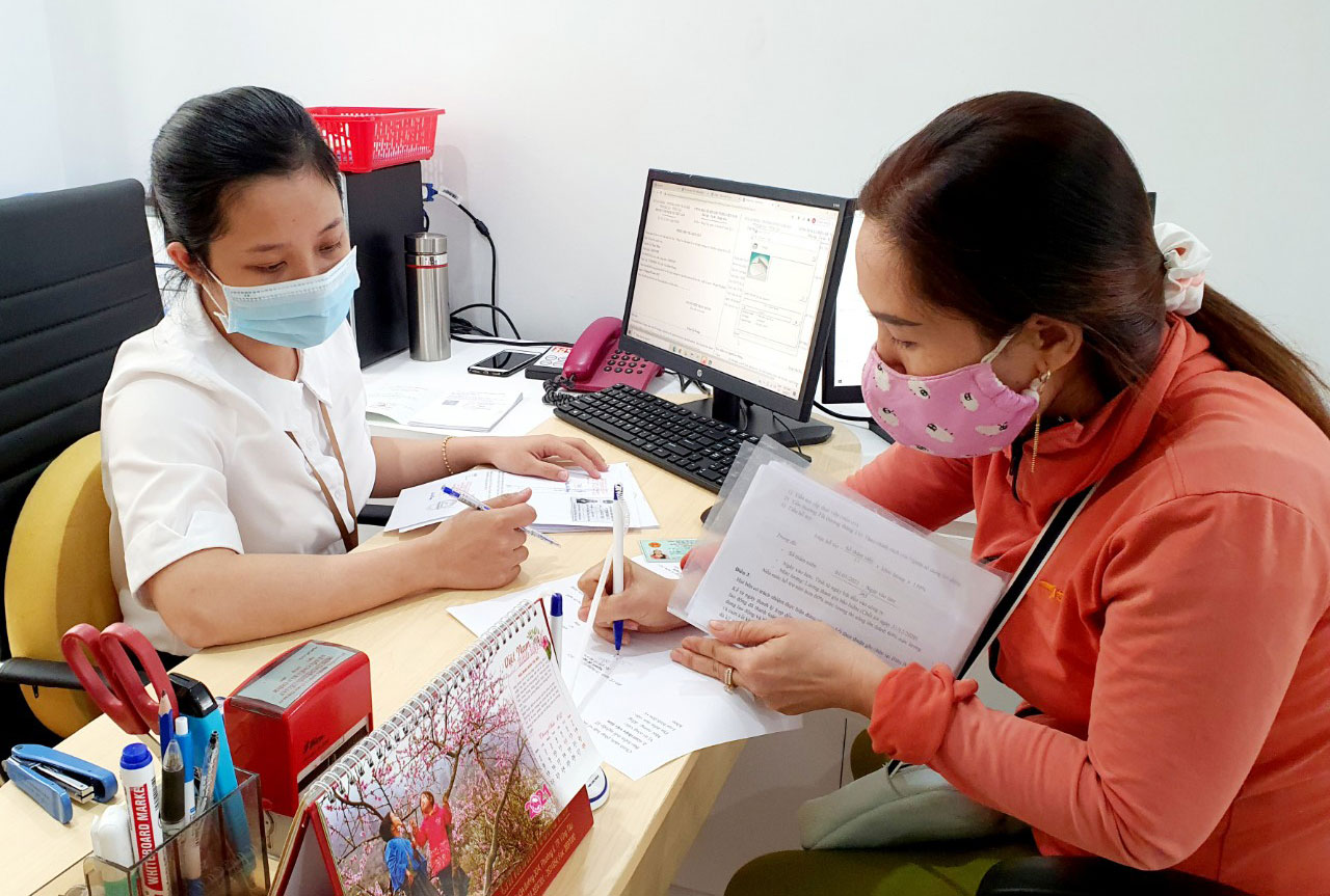 Người lao động đăng k&amp;iacute; hưởng trợ cấp thất nghiệp