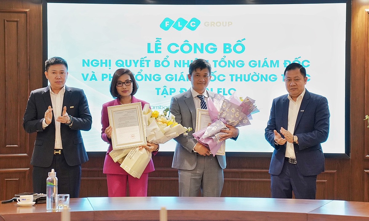 &amp;Ocirc;ng L&amp;ecirc; Tiến Dũng t&amp;acirc;n Tổng gi&amp;aacute;m đốc FLC v&amp;agrave; b&amp;agrave; Trần Thị Hương, t&amp;acirc;n ph&amp;oacute; tổng gi&amp;aacute;m đốc thường trực tại buổi c&amp;ocirc;ng bố quyết định chiều 1/3.