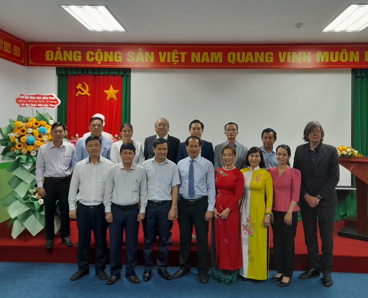 L&amp;atilde;nh đạo c&amp;aacute;c bộ ng&amp;agrave;nh Trung ương dự Lễ ra mắt Văn Ph&amp;ograve;ng Đại diện DSS tại Cần Thơ.
