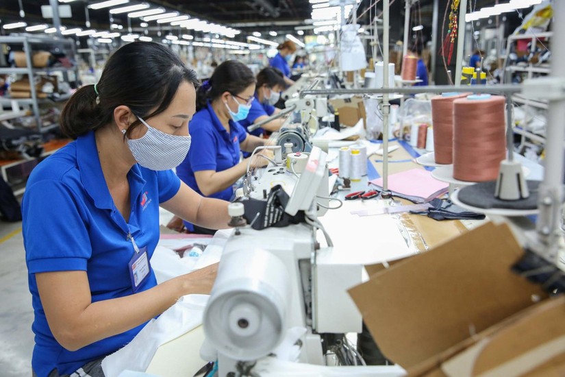 Tập  trung lao động sản xuất