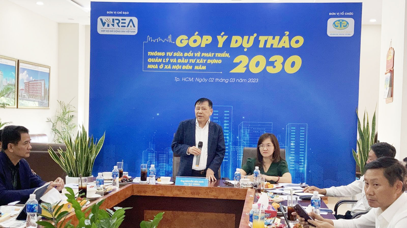 TS. Nguyễn Văn Kh&amp;ocirc;i, Chủ tịch Hiệp hội Bất động sản Việt Nam, ghi nhận &amp;yacute; kiến g&amp;oacute;p &amp;yacute; của DN về dự thảo
