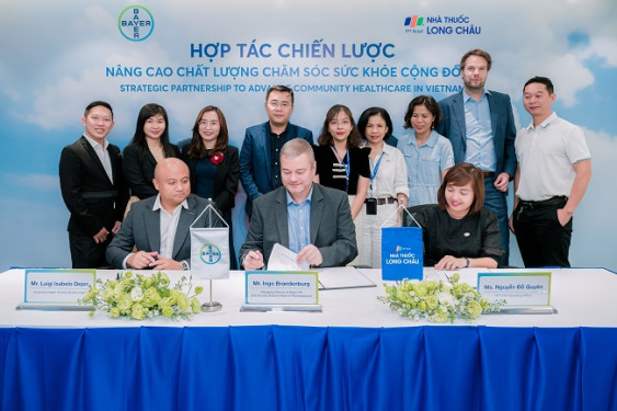 FPT Long Châu và Bayer Việt Nam ký kết đồng hành Vì sức khỏe người dân Việt Nam
