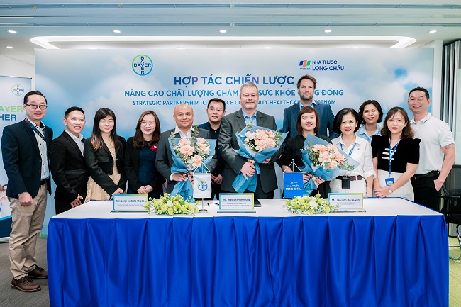 Chuỗi nh&amp;agrave; thuốc FPT Long Ch&amp;acirc;u v&amp;agrave; h&amp;atilde;ng dược Bayer Việt Nam đ&amp;atilde; k&amp;yacute; kết hợp t&amp;aacute;c về đ&amp;agrave;o tạo, n&amp;acirc;ng cao chuy&amp;ecirc;n m&amp;ocirc;n cho dược sĩ v&amp;agrave;o ng&amp;agrave;y 03/03/2023.