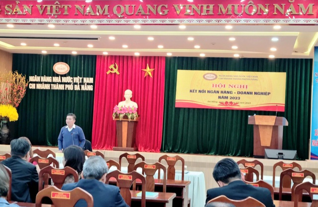 &amp;Ocirc;ng V&amp;otilde; Minh, Gi&amp;aacute;m đốc Ng&amp;acirc;n h&amp;agrave;ng Nh&amp;agrave; nước Việt Nam chi nh&amp;aacute;nh TP. Đ&amp;agrave; Nẵng doanh nghiệp đ&amp;atilde; phải &amp;aacute;nh việc c&amp;aacute;c ng&amp;acirc;n h&amp;agrave;ng bắt buộc người vay phải mua bảo hiểm