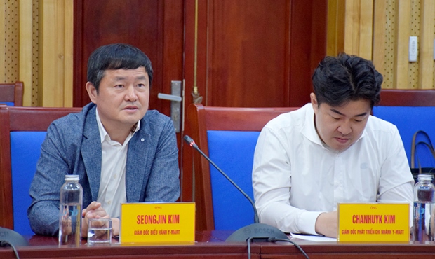 Tại buổi l&amp;agrave;m việc, &amp;ocirc;ng Seogjin Kim - Gi&amp;aacute;m đốc điều h&amp;agrave;nh Y-mart  mong muốn Nghệ An tạo điều kiện giới thiệu địa điểm, nguồn nh&amp;acirc;n lực, hỗ trợ th&amp;agrave;nh lập ph&amp;aacute;p nh&amp;acirc;n để Tập đo&amp;agrave;n x&amp;uacute;c tiến đầu tư trong thời gian tới