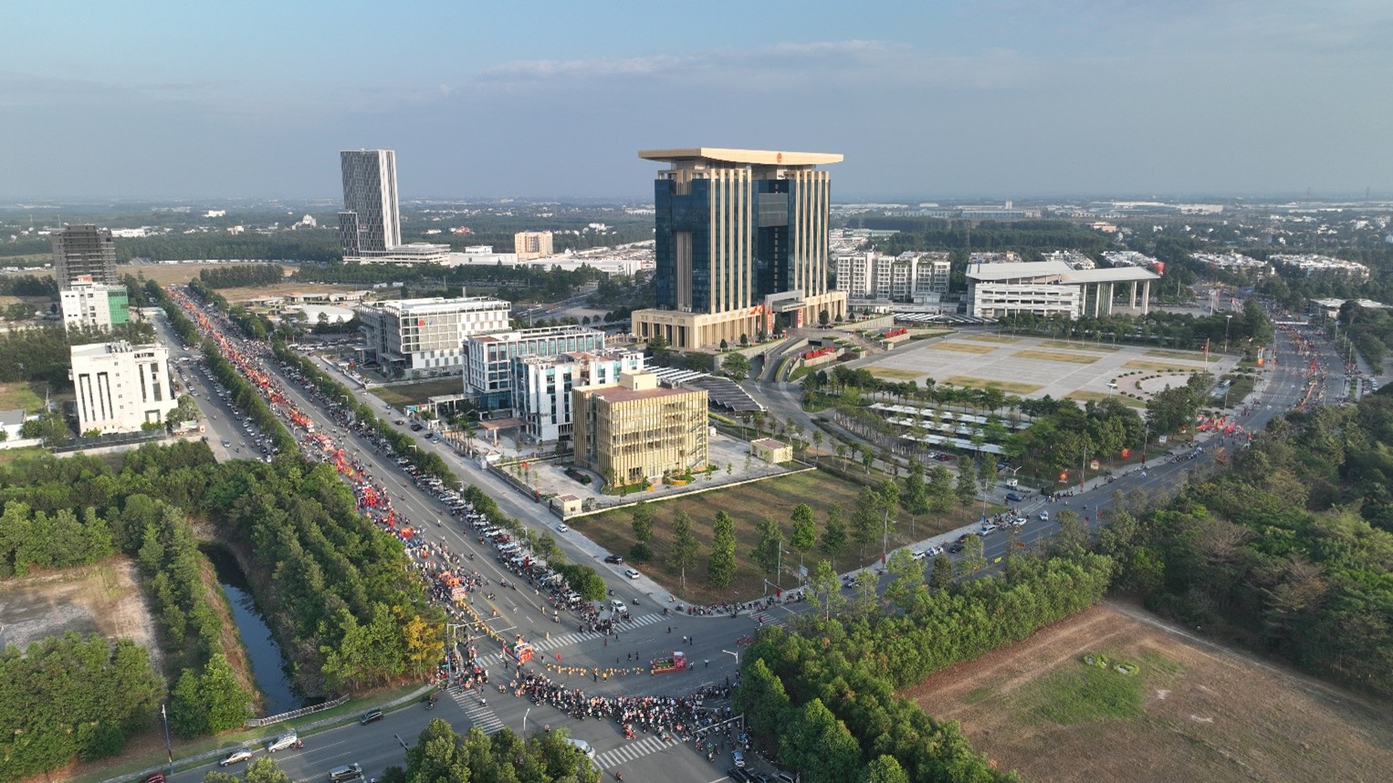 C&amp;aacute;c VĐV được trải nghiệm tr&amp;ecirc;n những cung đường rất đẹp, khang trang tại TP Mới B&amp;igrave;nh Dương