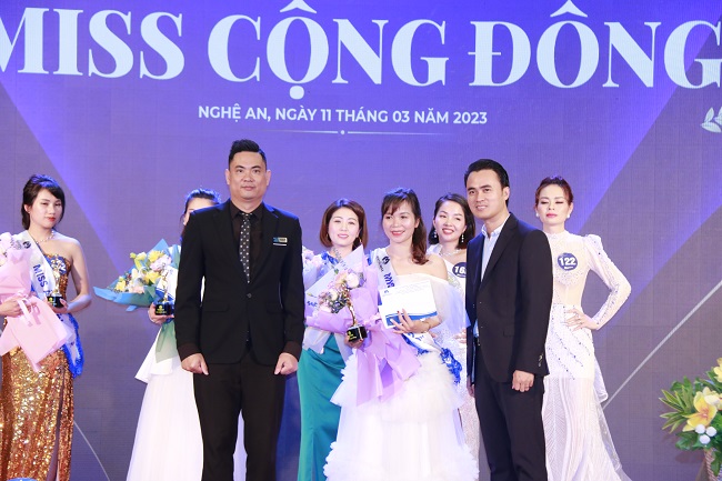 Ban l&amp;atilde;nh đạo C&amp;ocirc;ng ty trao danh hiệu Miss Cộng đồng