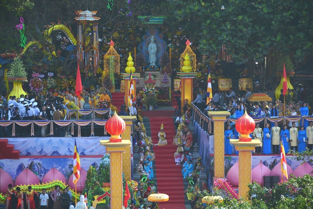 Lễ hội Qu&amp;aacute;n Thế &amp;Acirc;m Ngũ H&amp;agrave;nh Sơn mang đậm t&amp;iacute;n ngưỡng t&amp;ocirc;n gi&amp;aacute;o Phật gi&amp;aacute;o, gắn liền với di t&amp;iacute;ch quốc gia đặc biệt - Di t&amp;iacute;ch Danh thắng Ngũ H&amp;agrave;nh Sơn, l&amp;agrave; sự kết tinh những gi&amp;aacute; trị văn h&amp;oacute;a Phật gi&amp;aacute;o với văn h&amp;oacute;a truyền thống của d&amp;acirc;n tộc d&amp;acirc;n tộc Việt Nam