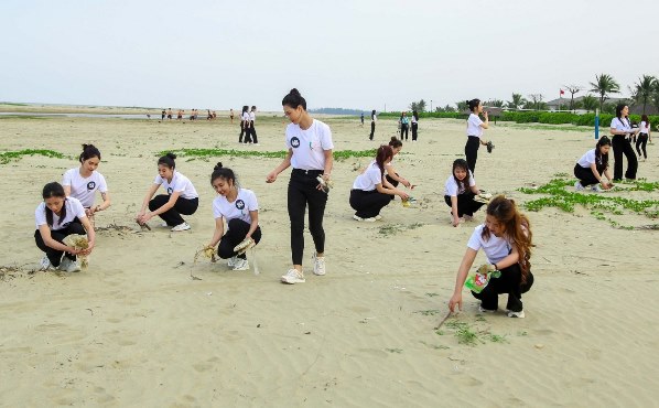 C&amp;aacute;c th&amp;iacute; sinh Lễ hội