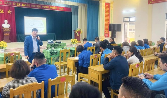 C&amp;aacute;c đo&amp;agrave;n vi&amp;ecirc;n thanh ni&amp;ecirc;n trong huyện được chia sẻ về c&amp;aacute;ch ti&amp;ecirc;u thụ sản phẩm qua k&amp;ecirc;nh thương mại điện tử