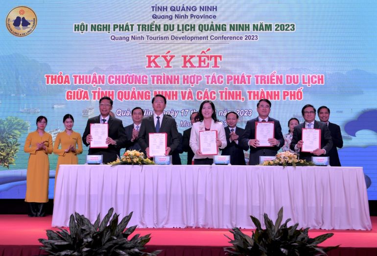 UBND tỉnh Quảng Ninh k&amp;yacute; kết c&amp;aacute;c thỏa thuận hợp t&amp;aacute;c với Hải Ph&amp;ograve;ng, Cần Thơ, Đồng Nai. Ảnh: Thanh Tuyền