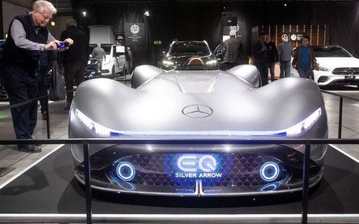 Mercedes-Benz EQ Silver Arrow chạy bằng điện tại Auto Zurich Car Show 2022 ở th&amp;agrave;nh phố Zurich, Thụy Sĩ - Ảnh: Reuters