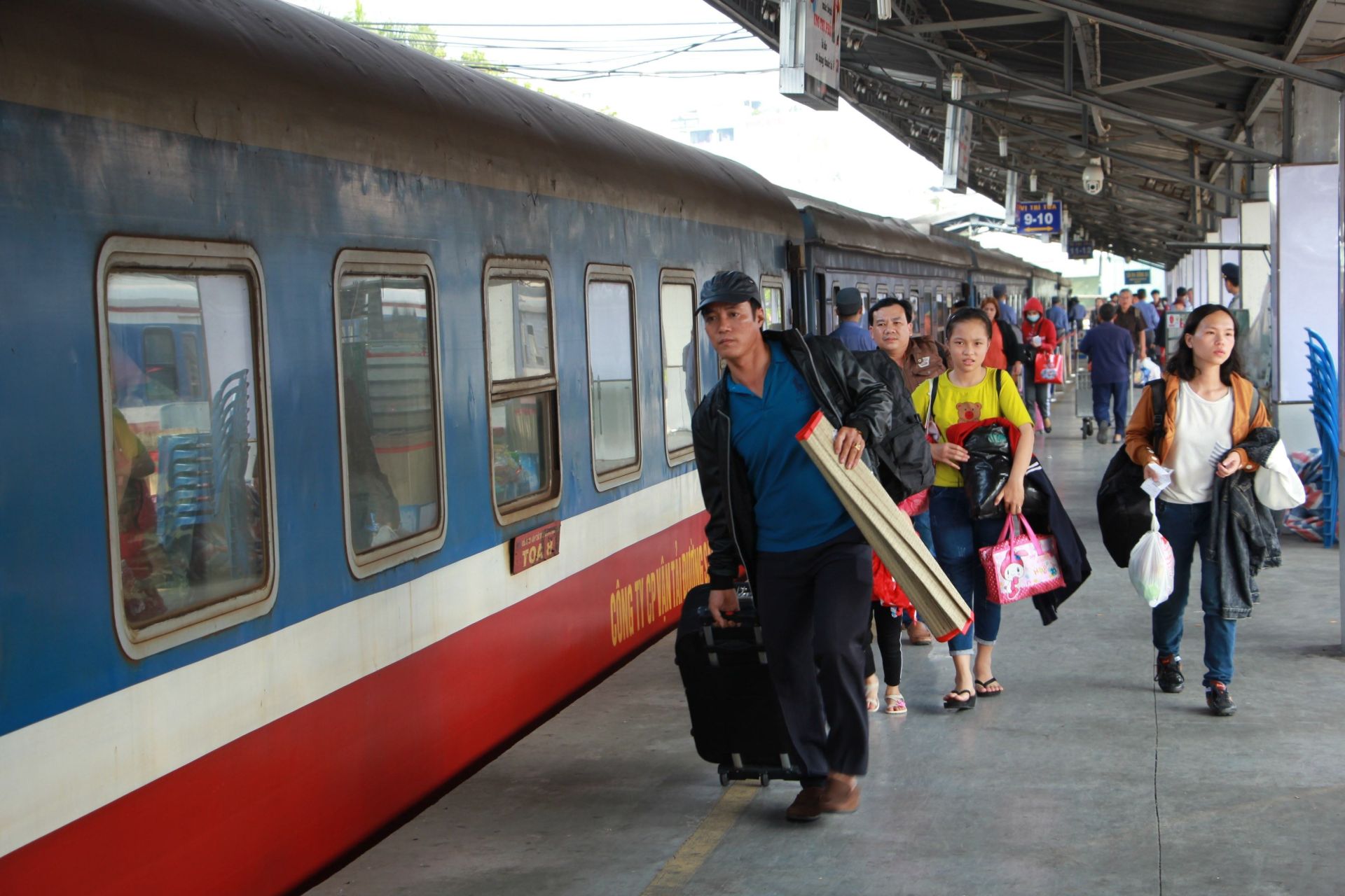 Đường sắt &amp;aacute;p dụng ch&amp;iacute;nh s&amp;aacute;ch giảm gi&amp;aacute; v&amp;eacute; t&amp;agrave;u nguy&amp;ecirc;n ph&amp;ograve;ng, toa