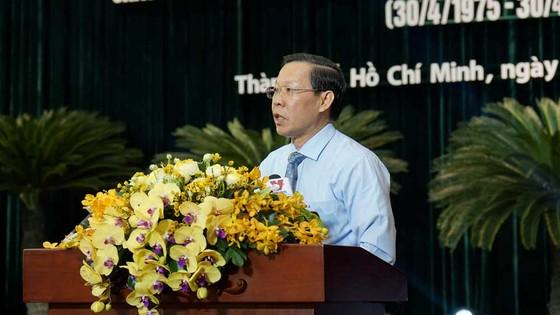 Chủ tịch UBND TPHCM Phan Văn M&amp;atilde;i ph&amp;aacute;t biểu tại hội nghị
