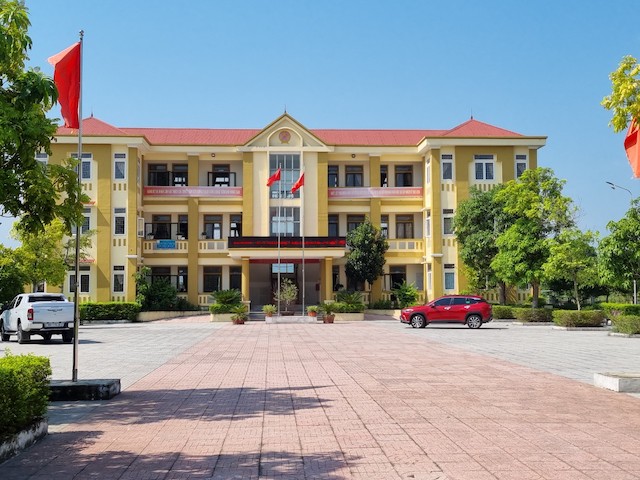 Trụ sở UBND x&amp;atilde; Thạch Đ&amp;agrave;i