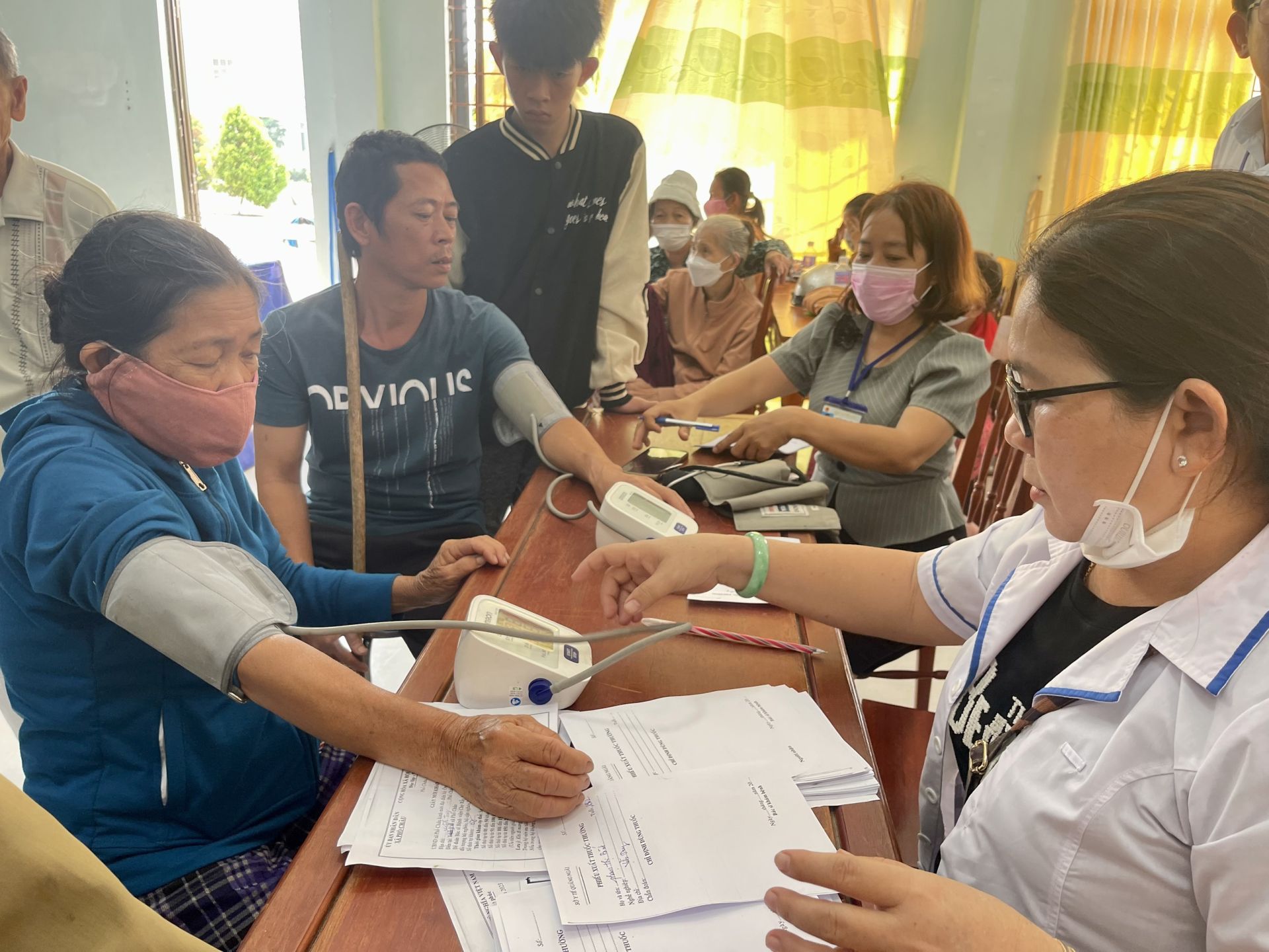 Việc cấp ph&amp;aacute;t thuốc miễn ph&amp;iacute; cũng gi&amp;uacute;p giảm bớt g&amp;aacute;nh nặng về chi ph&amp;iacute; cho những người d&amp;acirc;n c&amp;oacute; ho&amp;agrave;n cảnh kh&amp;oacute; khăn