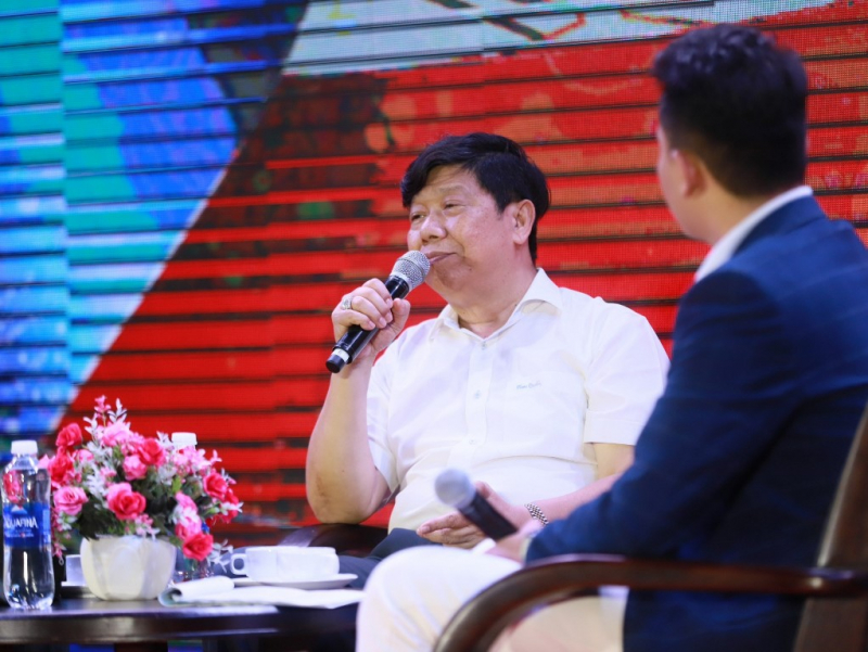 Đồng ch&amp;iacute; Nguyễn Văn H&amp;ugrave;ng - Chủ tịch Tập đo&amp;agrave;n Quốc tế Phượng Ho&amp;agrave;ng, nguy&amp;ecirc;n Trưởng ph&amp;ograve;ng C&amp;ocirc;ng t&amp;aacute;c Đảng &amp;amp; C&amp;ocirc;ng t&amp;aacute;c Ch&amp;iacute;nh trị, nguy&amp;ecirc;n Ủy vi&amp;ecirc;n BCH Trung ương Đo&amp;agrave;n, nguy&amp;ecirc;n B&amp;iacute; thư Đo&amp;agrave;n Thanh ni&amp;ecirc;n C&amp;ocirc;ng an th&amp;agrave;nh phố, chia sẻ c&amp;acirc;u chuyện về một thời hoạt động đo&amp;agrave;n s&amp;ocirc;i nổi