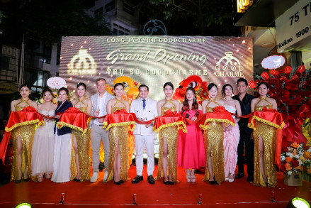 Ban l&amp;atilde;nh đạo v&amp;agrave; kh&amp;aacute;ch mời c&amp;ugrave;ng cắt băng kh&amp;aacute;nh th&amp;agrave;nh khai trương trụ sở