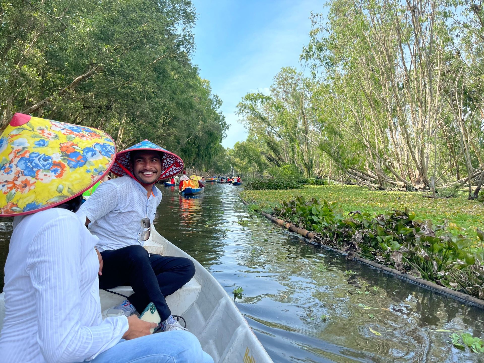 Giữa kh&amp;ocirc;ng gian tr&amp;agrave;m v&amp;agrave; nước