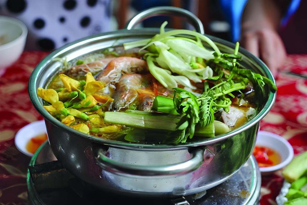 Mời m&amp;oacute;n canh chua b&amp;ocirc;ng đi&amp;ecirc;n điển