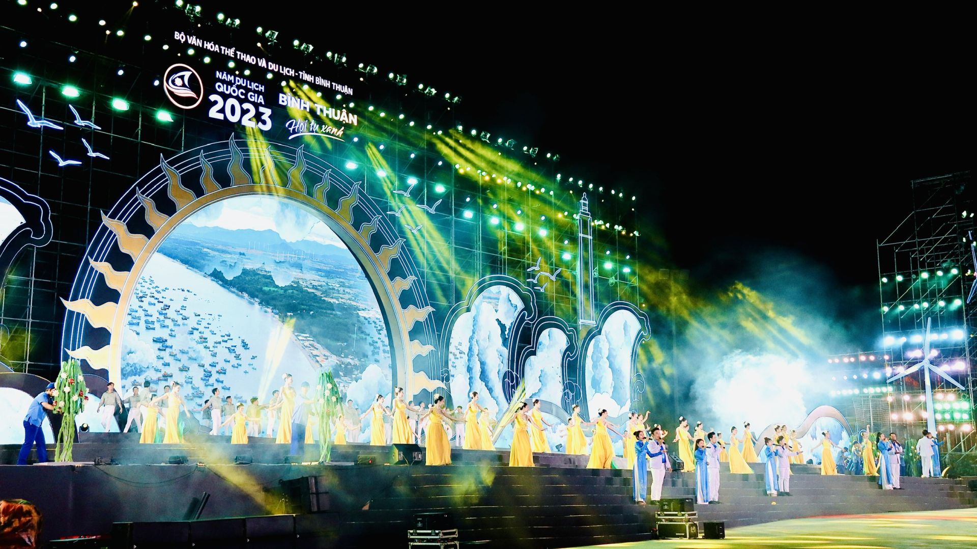 Chương tr&amp;igrave;nh Lễ khai mạc Năm Du lịch quốc gia 2023 gồm 3 chương, với chủ đề &amp;ldquo;Hội tụ xanh&amp;rdquo; thể hiện tinh thần quyết t&amp;acirc;m hiện thực h&amp;oacute;a mục ti&amp;ecirc;u ph&amp;aacute;t triển du lịch xanh v&amp;agrave; bền vững của ng&amp;agrave;nh Du lịch Việt Nam