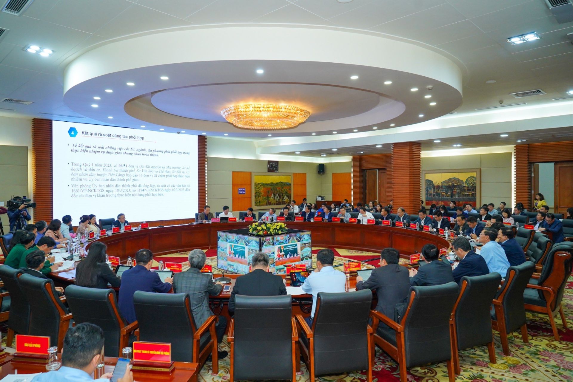 C&amp;aacute;c đại biểu dự họp tập trung thảo luận về t&amp;igrave;nh h&amp;igrave;nh thực hiện nhiệm vụ kinh tế - x&amp;atilde; hội th&amp;aacute;ng 3 v&amp;agrave; Qu&amp;yacute; I/2023.