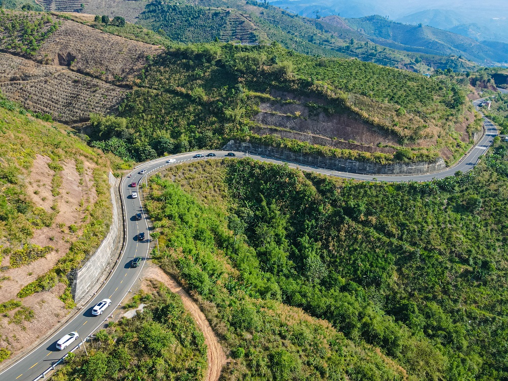 Đo&amp;agrave;n xe 30 chiếc chạy từ TP.HCM l&amp;ecirc;n Đ&amp;agrave; Lạt chạy tr&amp;ecirc;n nhiều cung đường đẹp của T&amp;acirc;y Nguy&amp;ecirc;n
